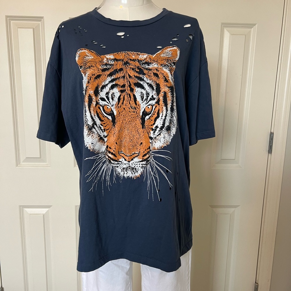 Distressed Tiger T Shirt- perfect for an auburn or Memphis fan